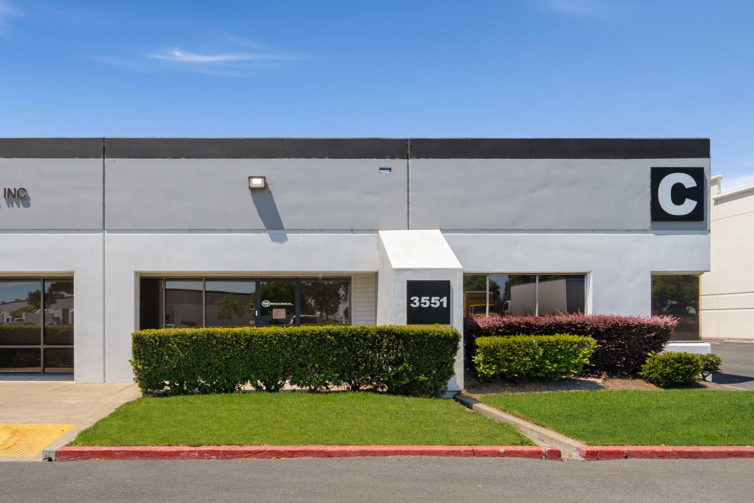 9,000 SF Industrial Space in Hayward, CA Photo